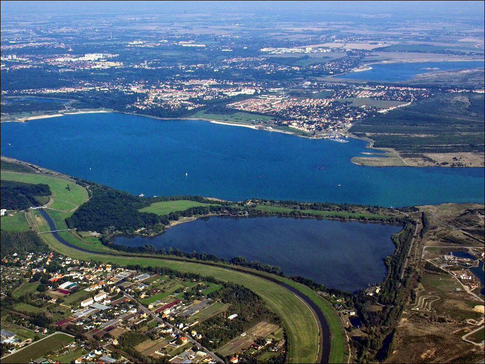 Eine Luftansicht der Neuseenlandschaft